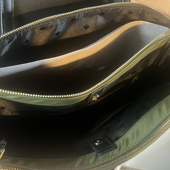 Kate Spade 3 section purse with double straps. Moss green. NWT. - Picture 5 of 9